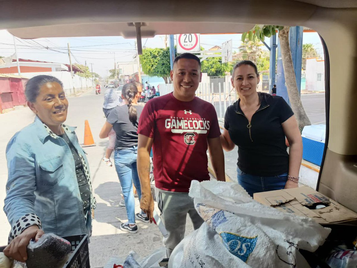 gerardohma's tweet photo. 📣 JORNADA DE LA CANASTA BÁSICA DEL BIENESTAR EN TÚ COLONIA.

📍 El día de ayer en las colonias #PuebloViejo, #LomasdeGuadalupe y #LaAzteca, en compañía y coordinación con la Regidora Paty Toledo, y de las y los compañeros de #AGN, https://t.co/MTRPnuXoaz