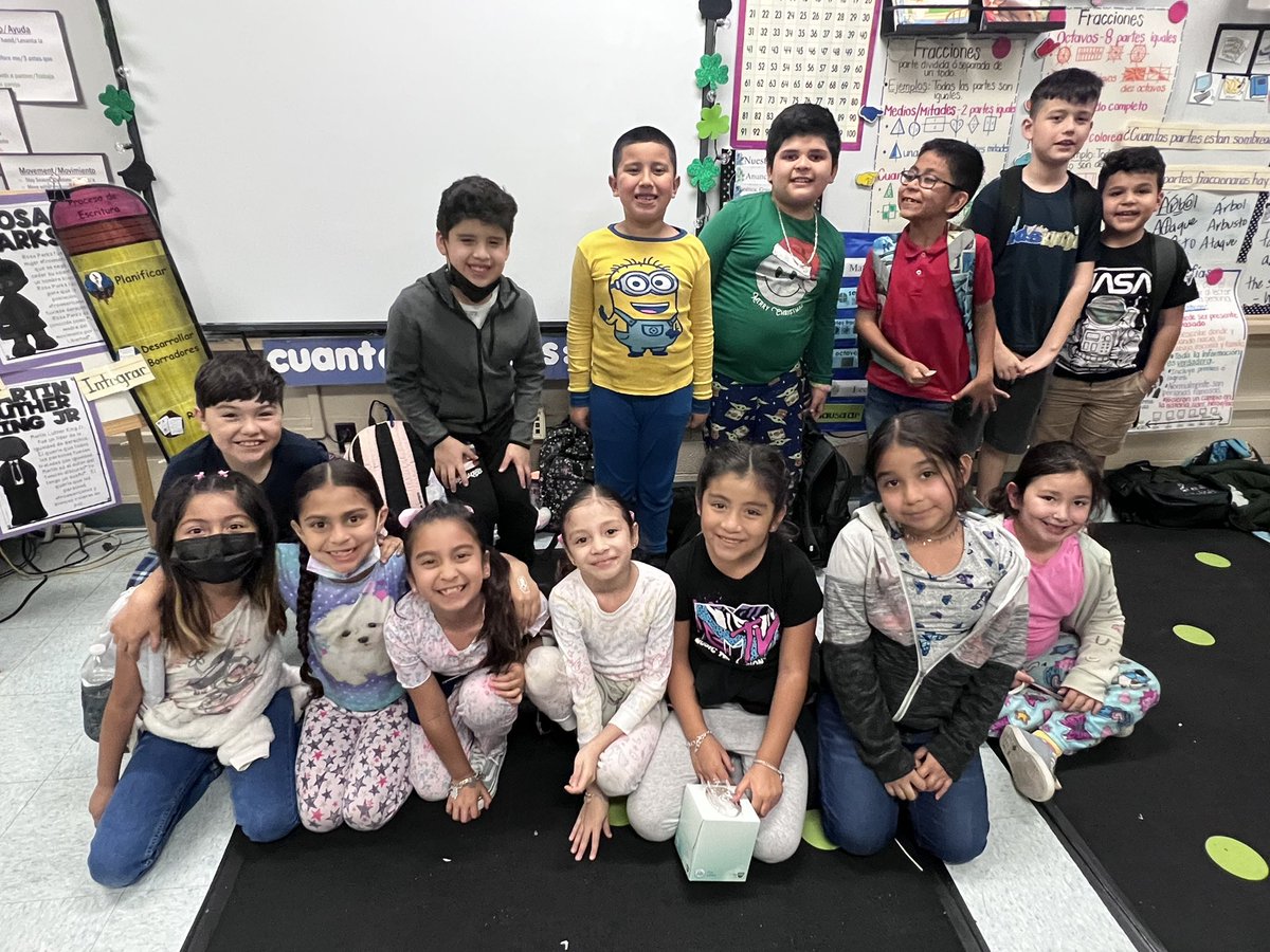jaimie_meza's tweet photo. Celebrating Dr. Seuss! #catinthehat #Foxinsocks #FisherES #FisherTigers🐯 https://t.co/AKfzKSLQ7A