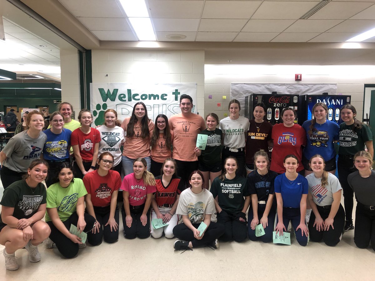 pchssoftball1's tweet photo. Our softball program attended the Green House Science Fair hosted by @PHSCC_NHS Such an awesome event with so many great projects. 
There was even a project on softball created by one of the students! 
 #WildcatPride 

@MkruszWildcats 
@Mr_Chlebek https://t.co/2K1HhTsQUJ