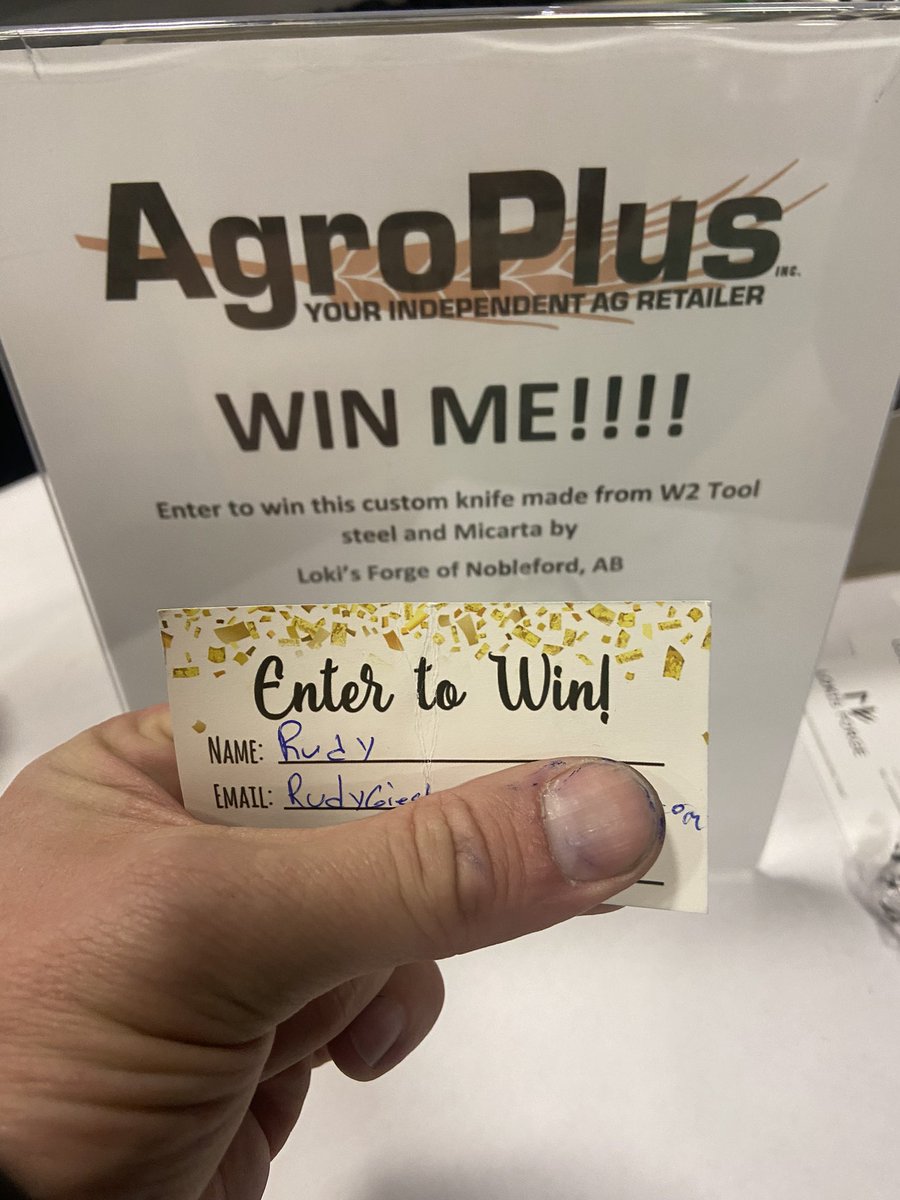 LyleJensen6's tweet photo. Congratulations to the winner of our prize draw at #agexpolethbridge getting a upgraded custom knife.
#agroplus #westcdnag #cdnag #agriculture #farming https://t.co/Q0BsWbcFxD