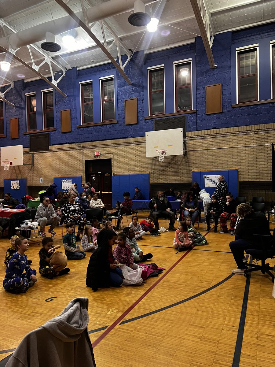 First Family Reading Night since 2020. Thank you to our PTO, our Family Reading Night Committee and our guest readers. We had lots of great stories, pizza, games and free books #lovetoread <a href="/drpeluso/">Dr. Carmine Peluso</a> @ChiefDemario <a href="/RCSDNYS/">Rochester City School District</a>