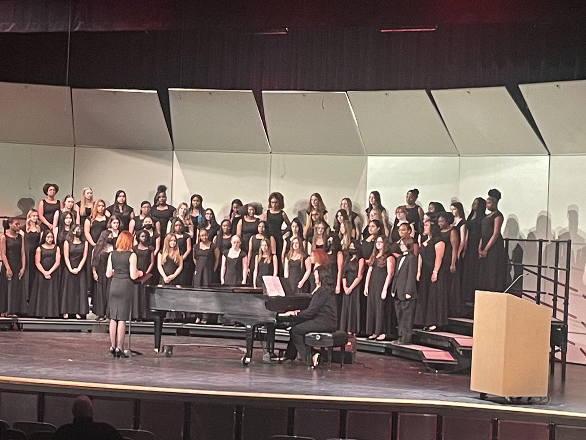 VikeMusicBoostr's tweet photo. Outstanding work by our PHS Choirs this evening!! #VikeMusicBoosters65 #VikingDiff @LittleVikes @PCMSVikingPride @PCSDViking Princeton City Schools Elementary Princeton Vikings Princeton City School District https://t.co/3h1MdCrWHX