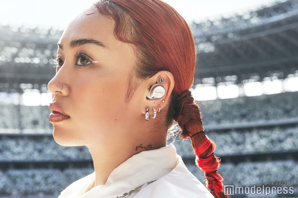 modelpress's tweet photo. ＜世界的ダンサー・ #RIEHATA インタビュー✨＞

人気グループの振り付けも手掛ける彼女の素顔に直撃😲国立競技場で舞うWEB動画も公開🎬

❤RIEHATA「音楽は魔法」
❤インタビューで涙も… 
❤RIEHATA驚きのワイヤレスイヤホンとは

▼インタビュー[PR]
https://t.co/DAPEUhdyhh

#Technics #AZ60 https://t.co/8G7hbB94aB