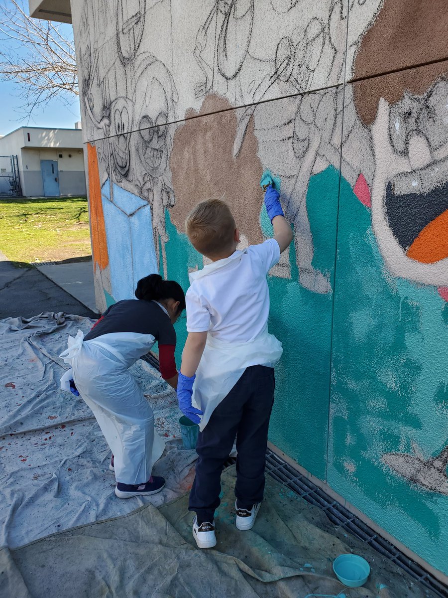 garfieldausdpta's tweet photo. We are so excited for the mural by https://t.co/x0Po9iyHy9 going up on our campus! Students will be helping today and tomorrow and we cannot wait to see the finished product! https://t.co/tqKgGwP3UB