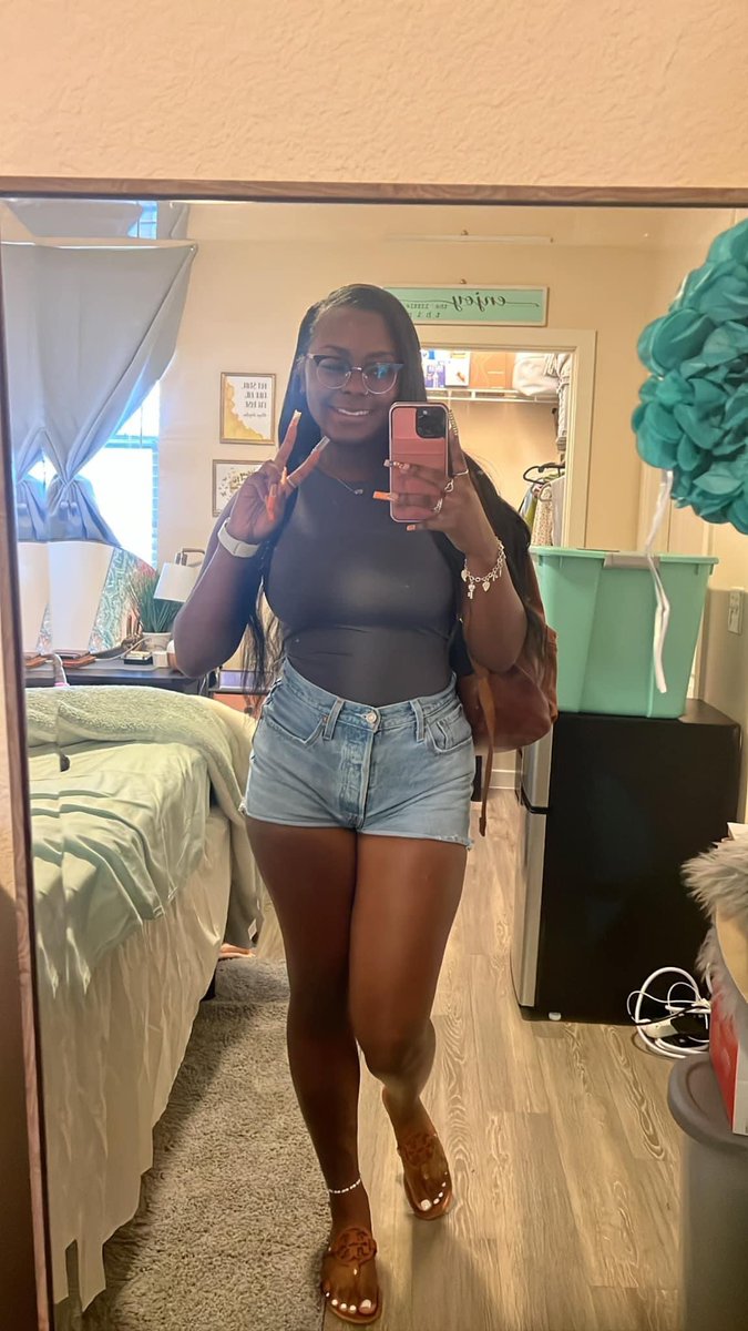 desireerl78's tweet image. Oooooops she did it again! 🎉🎉🎉🎉🎉🎉🎉Honor Roll status for Fall semester and will be honored when PVAMU 💜💛holds their annual Founders Day &amp;amp; Honors Recognition Convocation later this month! 
Congrats to my favorite &amp;amp; only daughter 😉….keep it up!🫶🏾👏🏾🤎🙏🏾 #FutureEducator