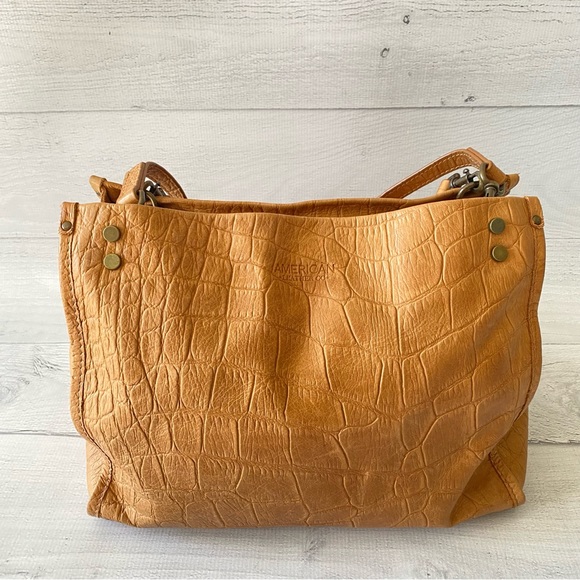 So good I had to share! Check out all the items I'm loving on <a href="/Poshmarkapp/">Poshmark</a> from @richbororiches #poshmark #fashion #style #shopmycloset #signature8 #anthropologie #americanleatherco: posh.mk/ExIp5Hw2Qxb