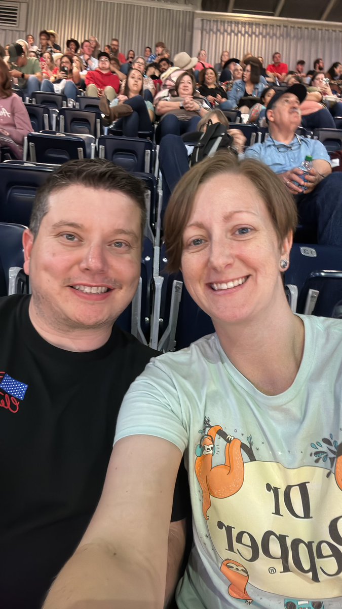 TheBeffster's tweet photo. #RodeoHouston fun!  Happy to be here with my best friend!!! https://t.co/0U4QNj1o2i