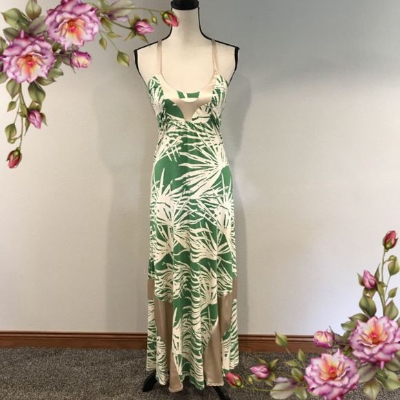 julie558232's tweet photo. So good I had to share! Check out all the items I'm loving on @Poshmarkapp from @symonamyers28 #poshmark #fashion #style #shopmycloset #hype: https://t.co/eWLb2AVWGI https://t.co/E3OhQZscbD