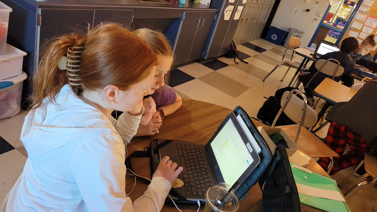 MrsThomasTeach5's tweet photo. Dogwood Elementary's Stock Market Club started making trades within their stock portfolio this week!! We also discussed risk and diversification! 
@KearneyMOEdu  @SIFMAFoundation https://t.co/mLjnPWjmWj