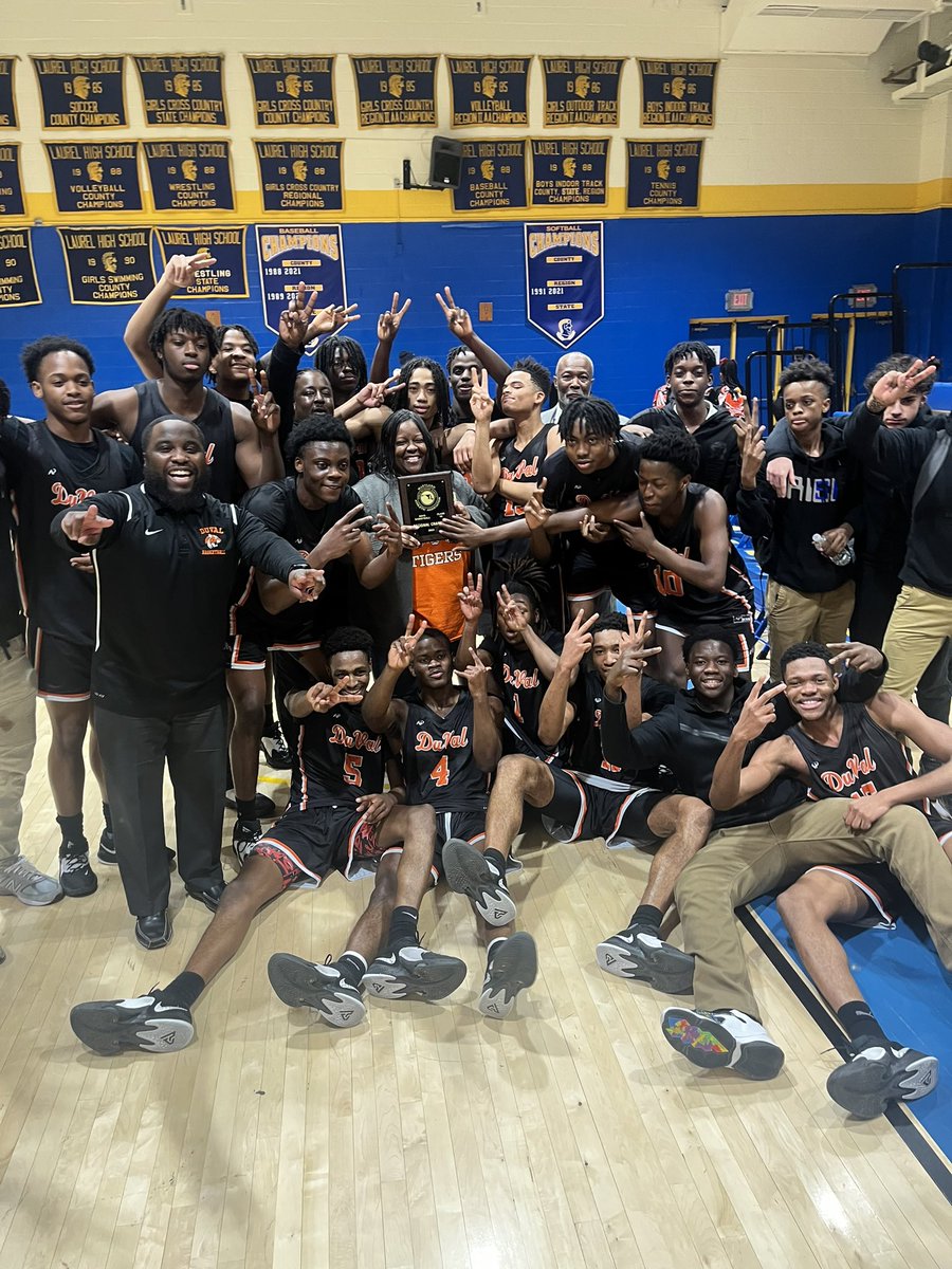 Your 2022-2023 4A South Regional Champs ‼️Off To The State QuarterFinals Saturday 🐅🐅🏀🏀 #Back2Back #RightToIt