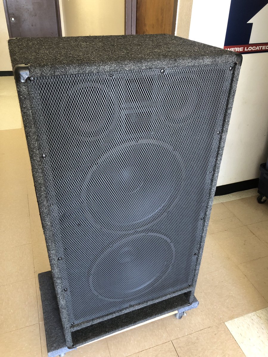 boboedy's tweet photo. Repaired the tweeters on this Carvin cabinet. Hand sanded the diaphragms to fit. #pa #tweeter #audiophile #carvin #livesound #speaker #speakers #speakercab #sound #soundman #proudowner https://t.co/R3wOJlZeUD