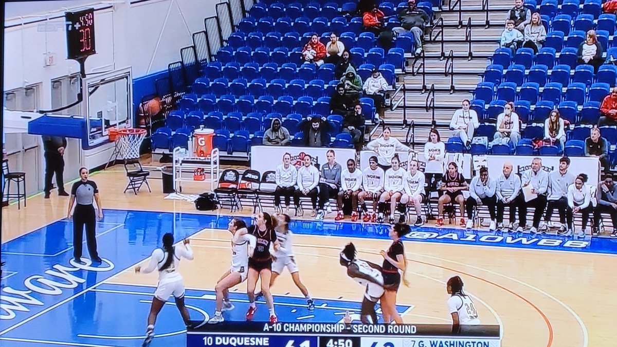 Fun evening watching two Royals alumni @amaya_hamilton and @tayah_irvin play in their respective conference tourneys on the TV. Proud of both of you. #statechamps