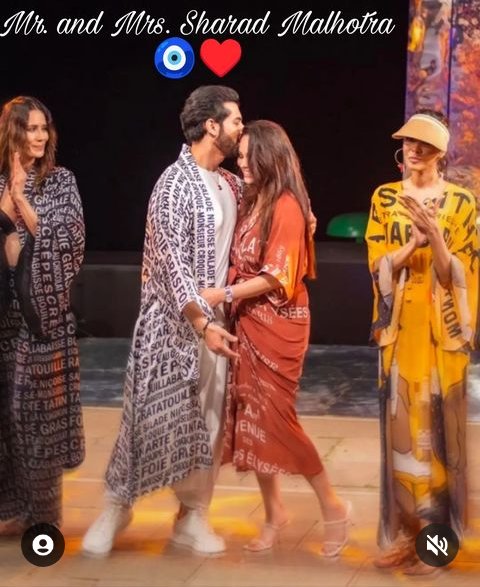 Miss_SM_0928's tweet photo. "Love doesn't make the world go 'round. Love is what makes the ride worthwhile." - Franklin P. Jones 💖

✨💖✨

@SHARADSMALHOTR1 #SharadMalhotra #SMians #SMArmy https://t.co/2cgDyTj9i4