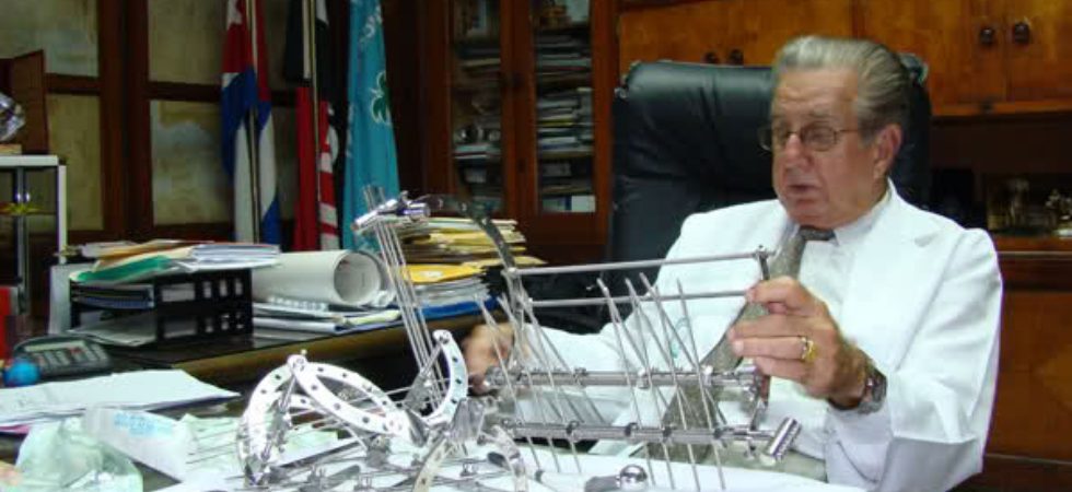 Lamentamos el fallecimiento del doctor Rodrigo Álvarez Cambra, eminente ortopédico, cuya fructífera vida profesional y científica dedicó al desarrollo de la salud en Cuba.

Desde <a href="/MINSAPCuba/">Ministerio de Salud Pública de Cuba</a> transmitimos a familiares, amigos y compañeros de trabajo las más sentidas condolencias.