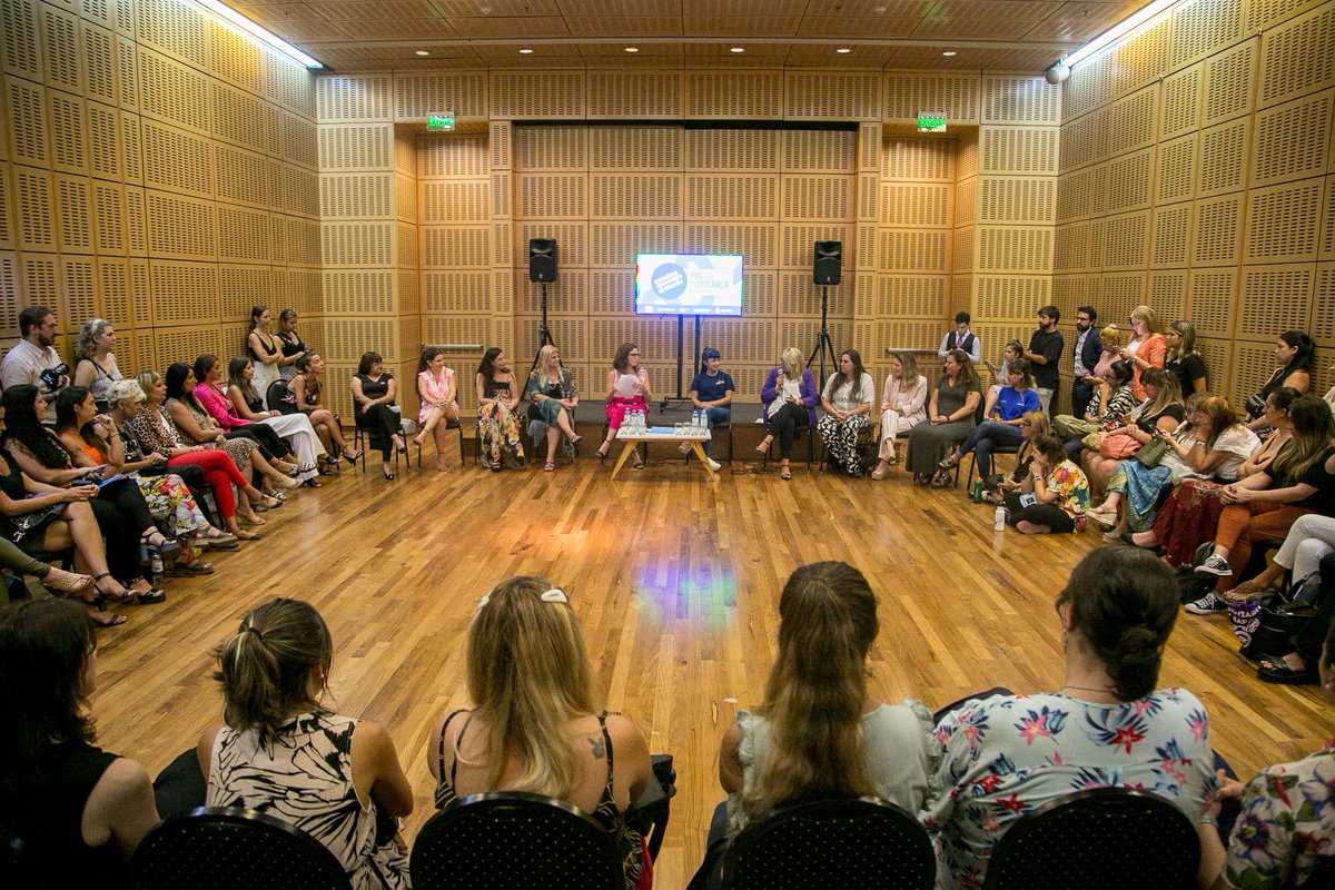 MaJimenaLopezOk's tweet photo. 👉   Expositoras de lujo:
💜 María Eva Chvdia 
💜 Noelia Tejerina 
💜 Mariana Andrea Redolfi 
💜 Gabriela Logatto 
💜 Maria Florencia Dovichi 
💜María de los Ángeles Dos Santos 
💜Rocio Zambelli
💜 Laura Teruel
💜 Codigone, Delicia Beatriz del Valle
#NosotrasMovemosElMundo https://t.co/4VISjEgn6H