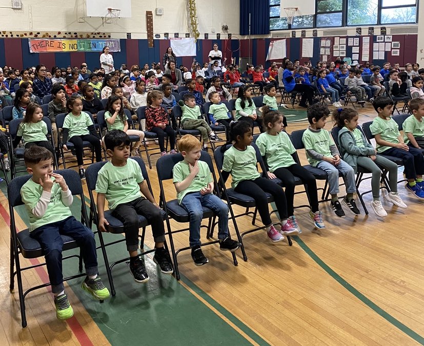 HowellRoadVS13's tweet photo. Our Pre-K staff and students brought their colors today to our #RainbowWeaver assembly with @L_E_Marshall #happeningathowell https://t.co/x2MfBWkxac