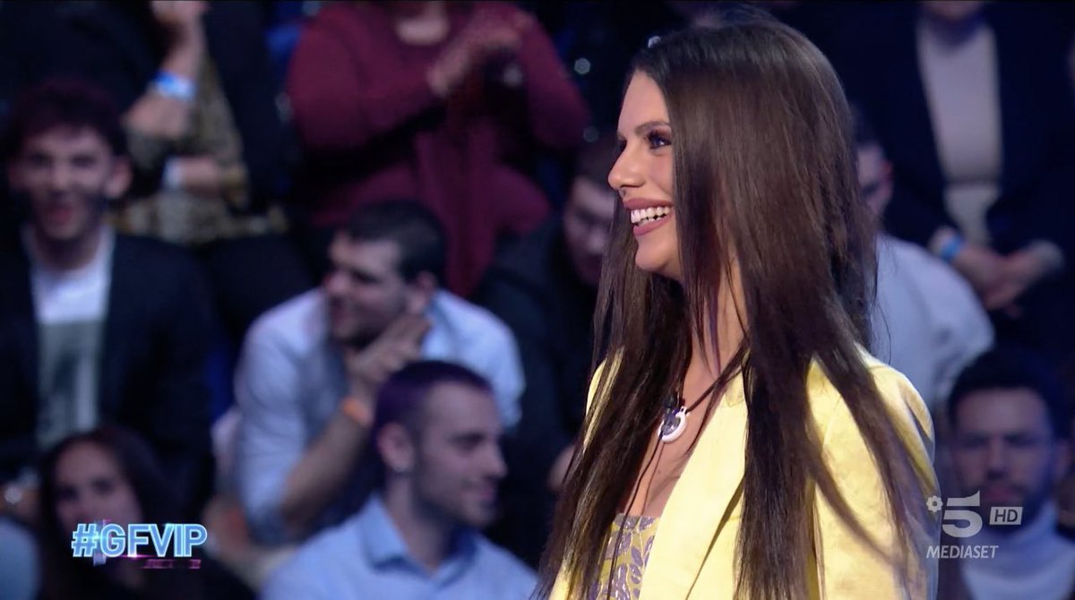 gfvip___'s tweet photo. Raga salviamo Antonellina e mandiamola dritta in finale che dopo tutta questa sofferenza lo merita 
#gfvip #grandefratellovip #fiorde #donnalisi #Gintonic #finale https://t.co/sFNlU3TYzr