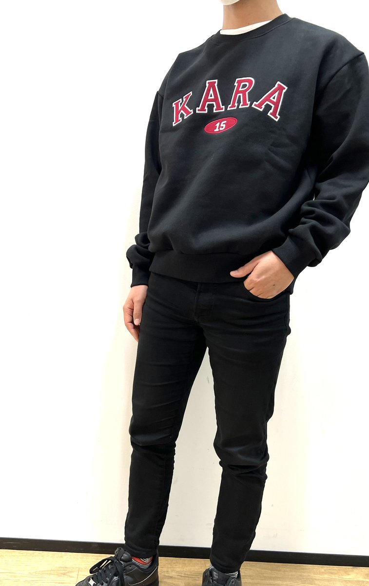 KARAPOPUPSTORE's tweet photo. 🌟GOODSご紹介🌟
大人気スエットとマグカップ🎀ブラックはシュッと引き締まった印象になります💪男性に着ていただきたいcolorです👕マグカップは☕️控えめに入ったロゴがオフィス使いにgood✨
ラフォーレ原宿で開催中の #KARA_POPUPSTORE も残すところあと5日❣️
#KARA https://t.co/IyUJzo7AjR