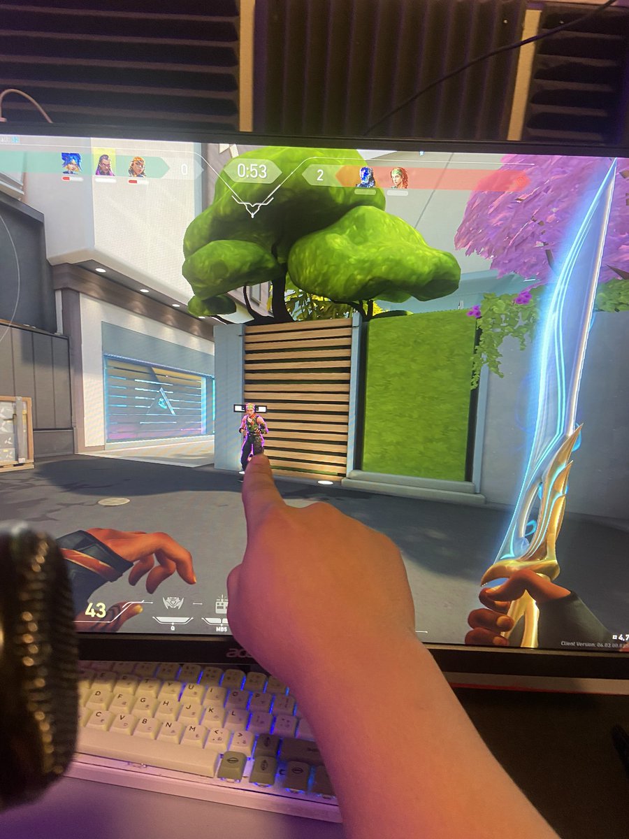 stubbyfps's tweet photo. GUYS HES RIGHT THERE https://t.co/vEkpAV0paS
