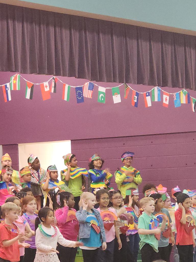MerrittWenitra's tweet photo. A full house to watch our Carver Cubs shine tonight! Thank you to our music teacher, Ms. Emily Boykin for an extraordinary show. #aworldofmusic @CarverESCubs https://t.co/IcKaqLbfLN