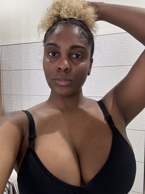 Can’t wait to have a full pamper day & hit the gym to workout & get in the jacuzzi! 💇🏾‍♀️🧖🏾‍♀️💅🏾🛍️🍯🫶🏾✨