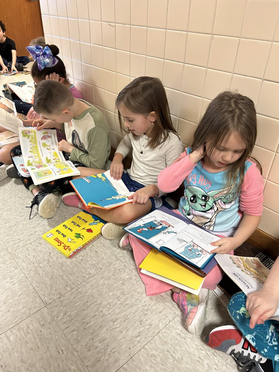 Happy #ReadAcrossAmericaDay 📚❤️