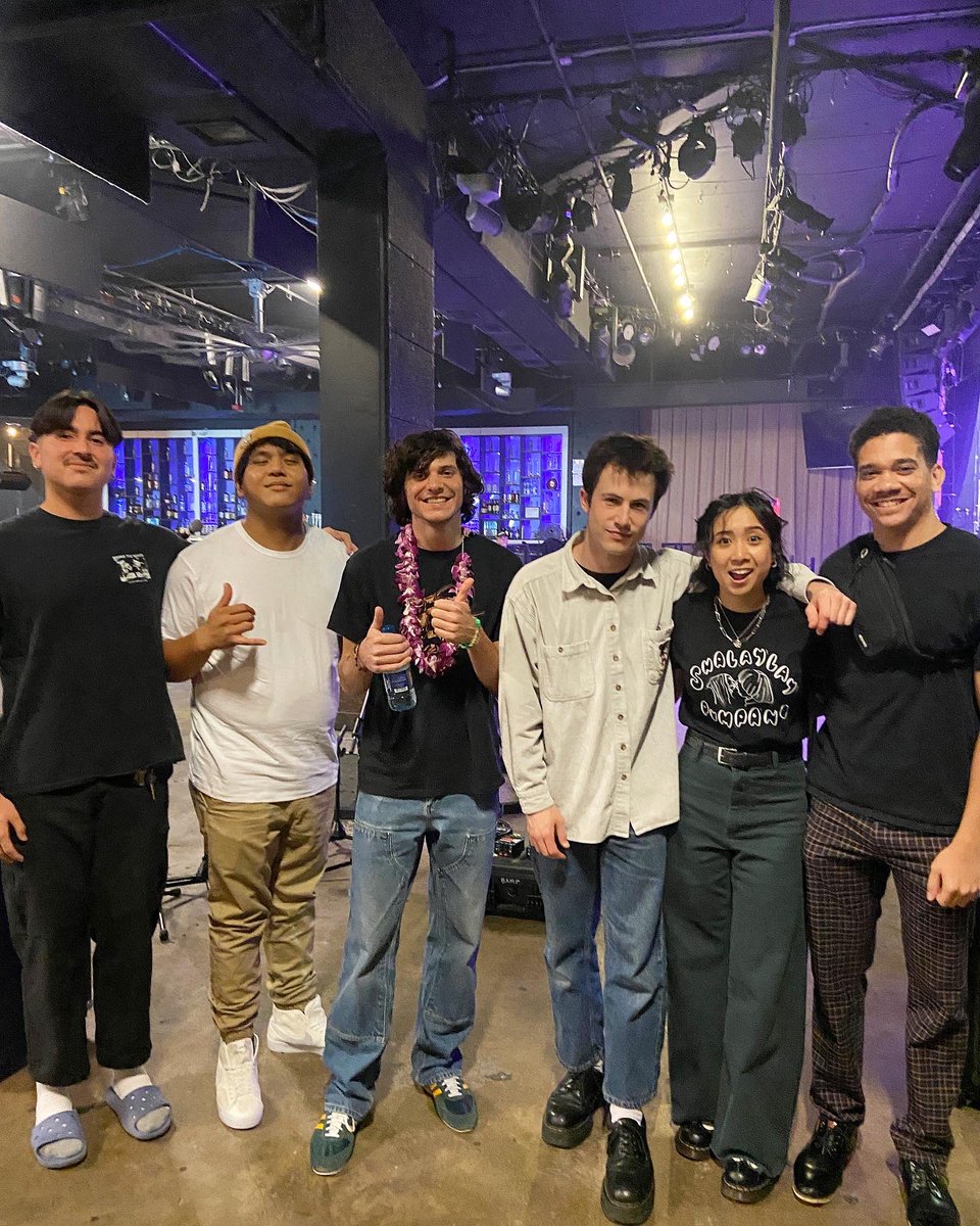 ragamuffsmusic's tweet photo. Mahalo @wallowsmusic for letting us open for you twice in Hawaii 🖤 hope you liked the homemade furikake chex mix I gave you 🤘🏼 https://t.co/QWlZ0PVLpC