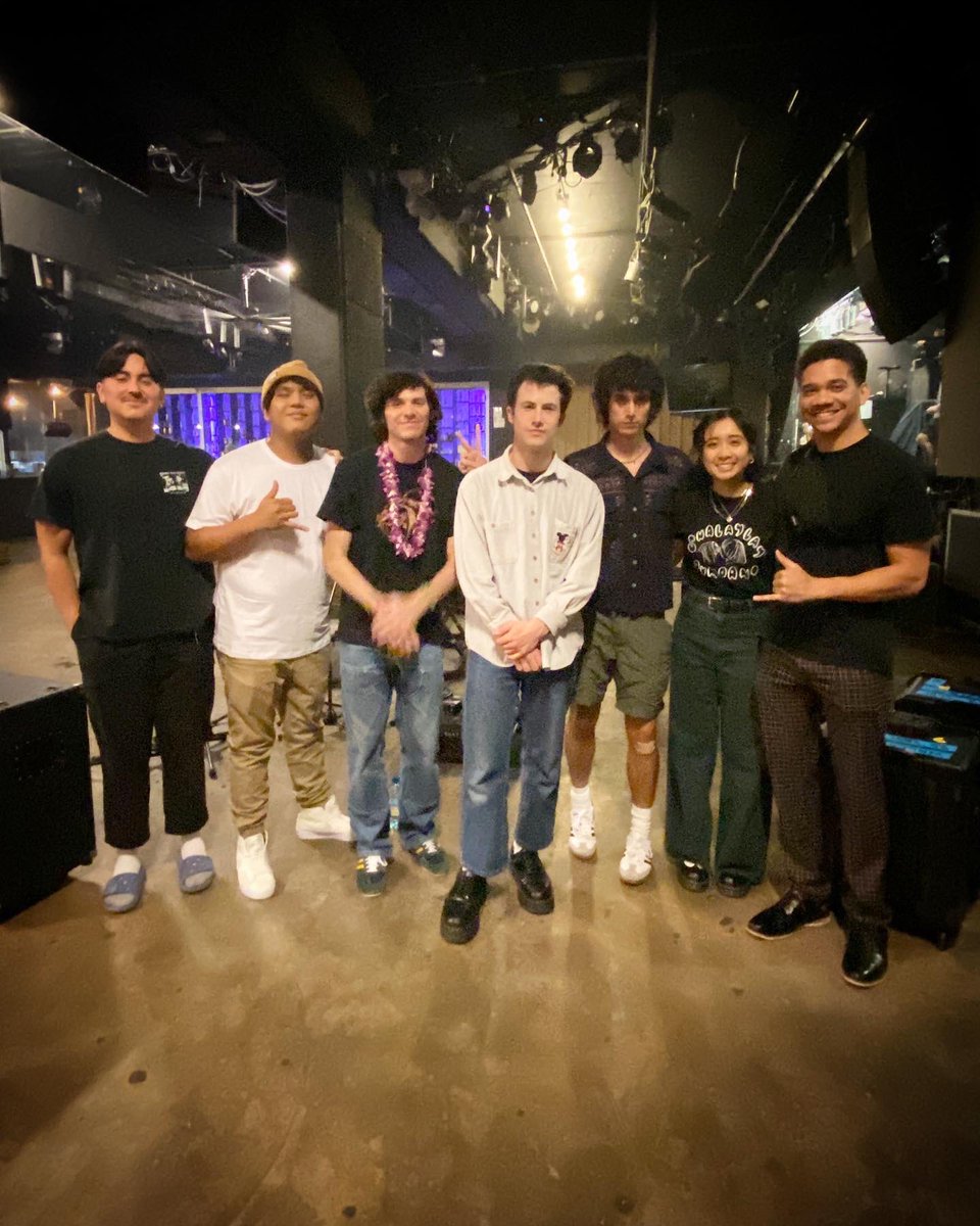 ragamuffsmusic's tweet photo. Mahalo @wallowsmusic for letting us open for you twice in Hawaii 🖤 hope you liked the homemade furikake chex mix I gave you 🤘🏼 https://t.co/QWlZ0PVLpC