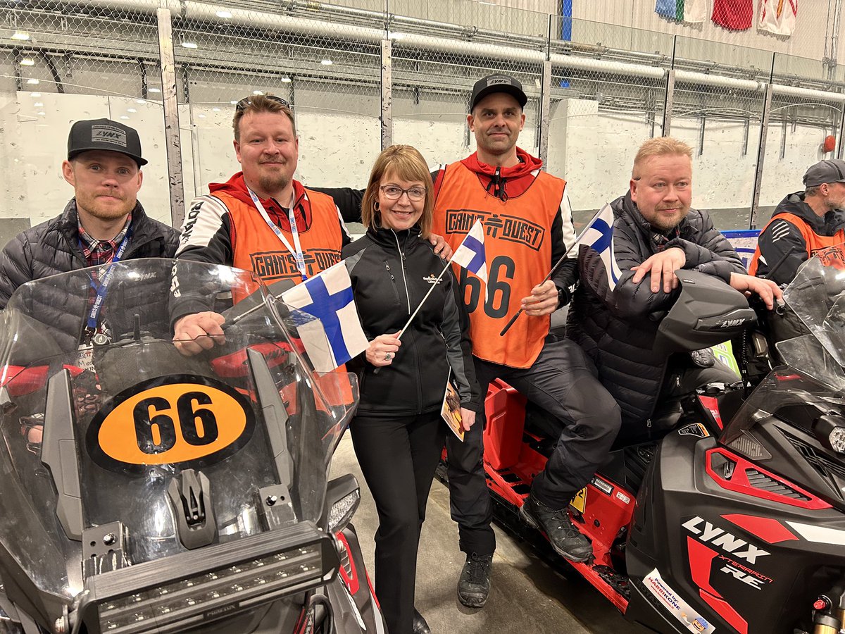 LisaVDempster's tweet photo. A great crowd out to Fan Night the #Labradorcity Arena. only 36 hours to go before @cainsquest racers leave the gate to trek 3500 k across our frozen, beautiful rugged land. Wishing them all a safe rtn back over the finish line. @OLA_GovNL #govnl https://t.co/Ji3EGYdjBM