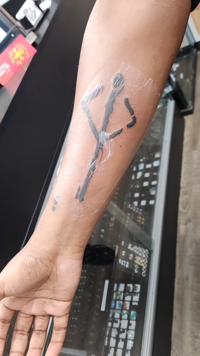 TheMainFox's tweet image. Don't tell my mom.