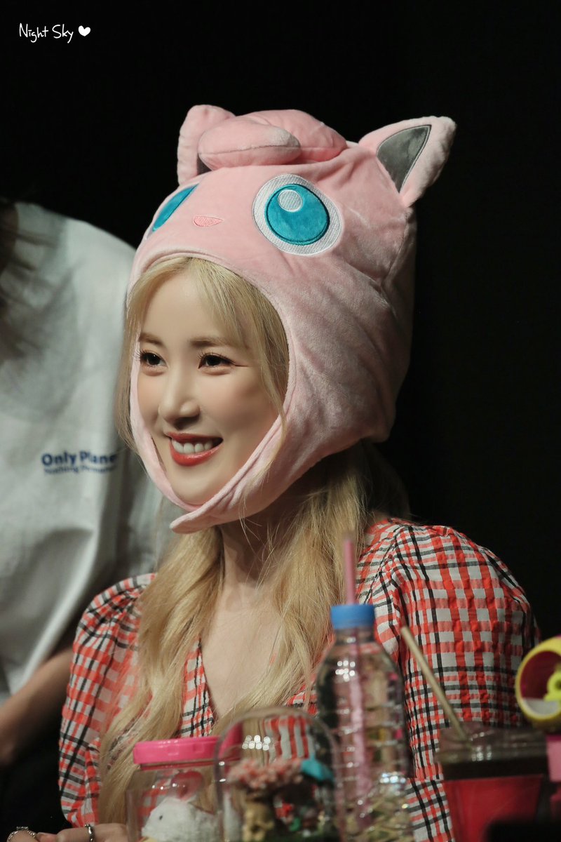 apinknightsky's tweet photo. 늘 고맙고 늘 사랑해요💓
우리 사랑하는 리더님 생일축하해요🎂
앞으로도 행복해야 돼요🌸
@Apinkpcr

#HappyChoRongDay
#Apink #에이핑크
#ChoRong #박초롱 #초롱
#하늘이_주신_너란선물_박초롱 https://t.co/tAEOz71xfa