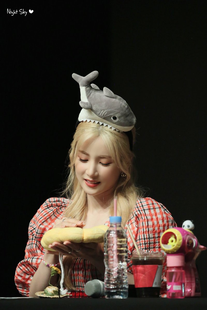 apinknightsky's tweet photo. 늘 고맙고 늘 사랑해요💓
우리 사랑하는 리더님 생일축하해요🎂
앞으로도 행복해야 돼요🌸
@Apinkpcr

#HappyChoRongDay
#Apink #에이핑크
#ChoRong #박초롱 #초롱
#하늘이_주신_너란선물_박초롱 https://t.co/tAEOz71xfa