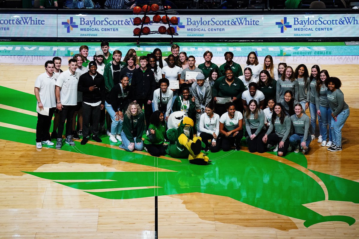 MeanGreenSports's tweet photo. 📸 Congratulations to all of our student-athletes honored tonight with 3.0 or better GPAs! 👏👏👏

#GMG 🟢🦅 https://t.co/TgCagsmxjk