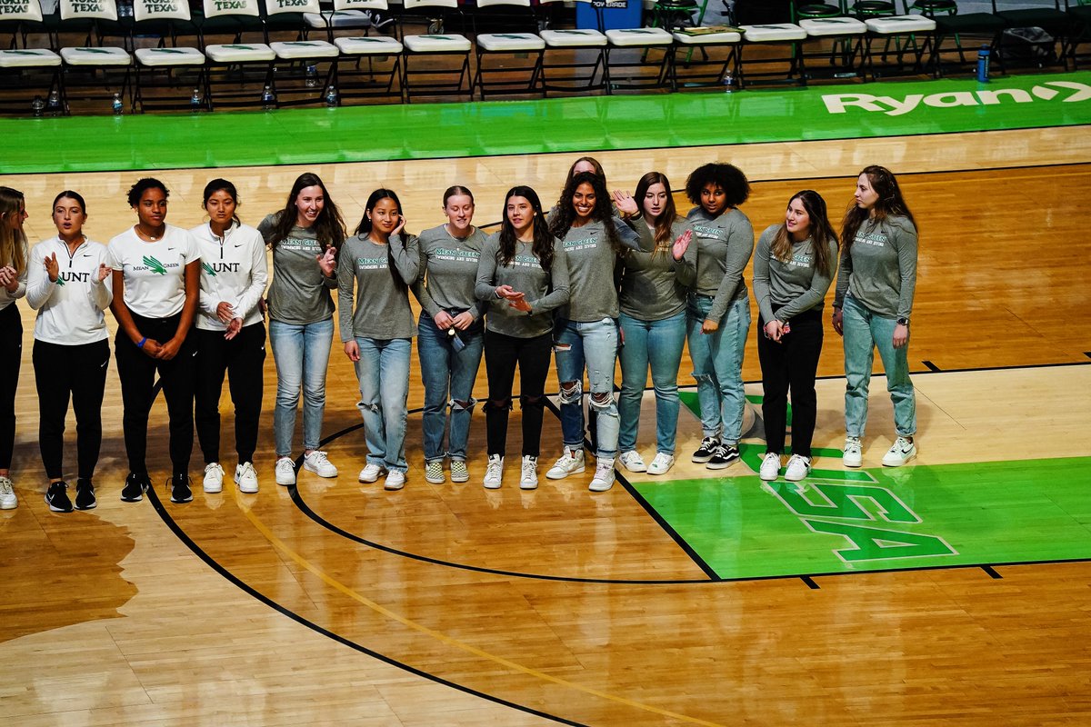 MeanGreenSports's tweet photo. 📸 Congratulations to all of our student-athletes honored tonight with 3.0 or better GPAs! 👏👏👏

#GMG 🟢🦅 https://t.co/TgCagsmxjk