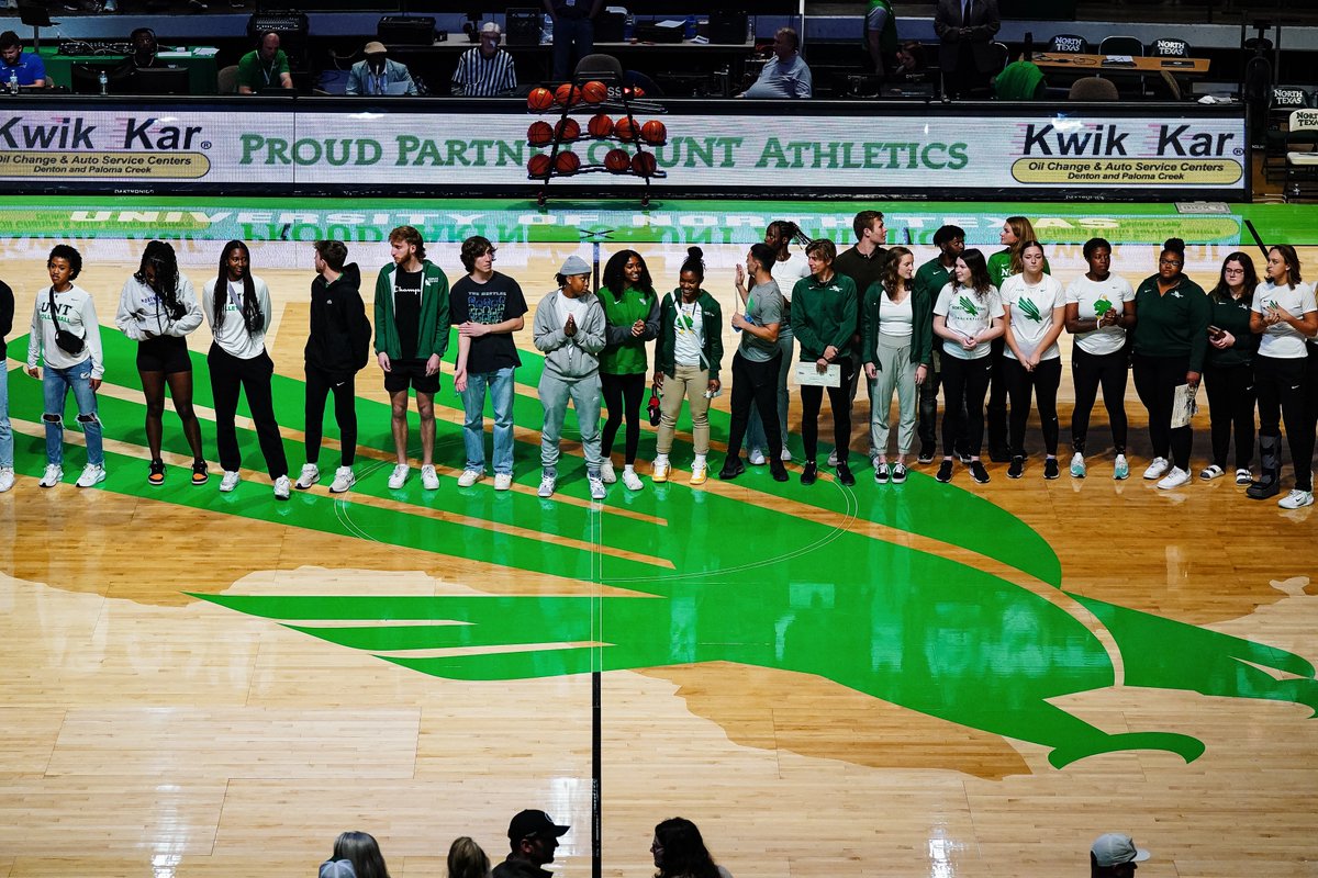 📸 Congratulations to all of our student-athletes honored tonight with 3.0 or better GPAs! 👏👏👏

#GMG 🟢🦅
