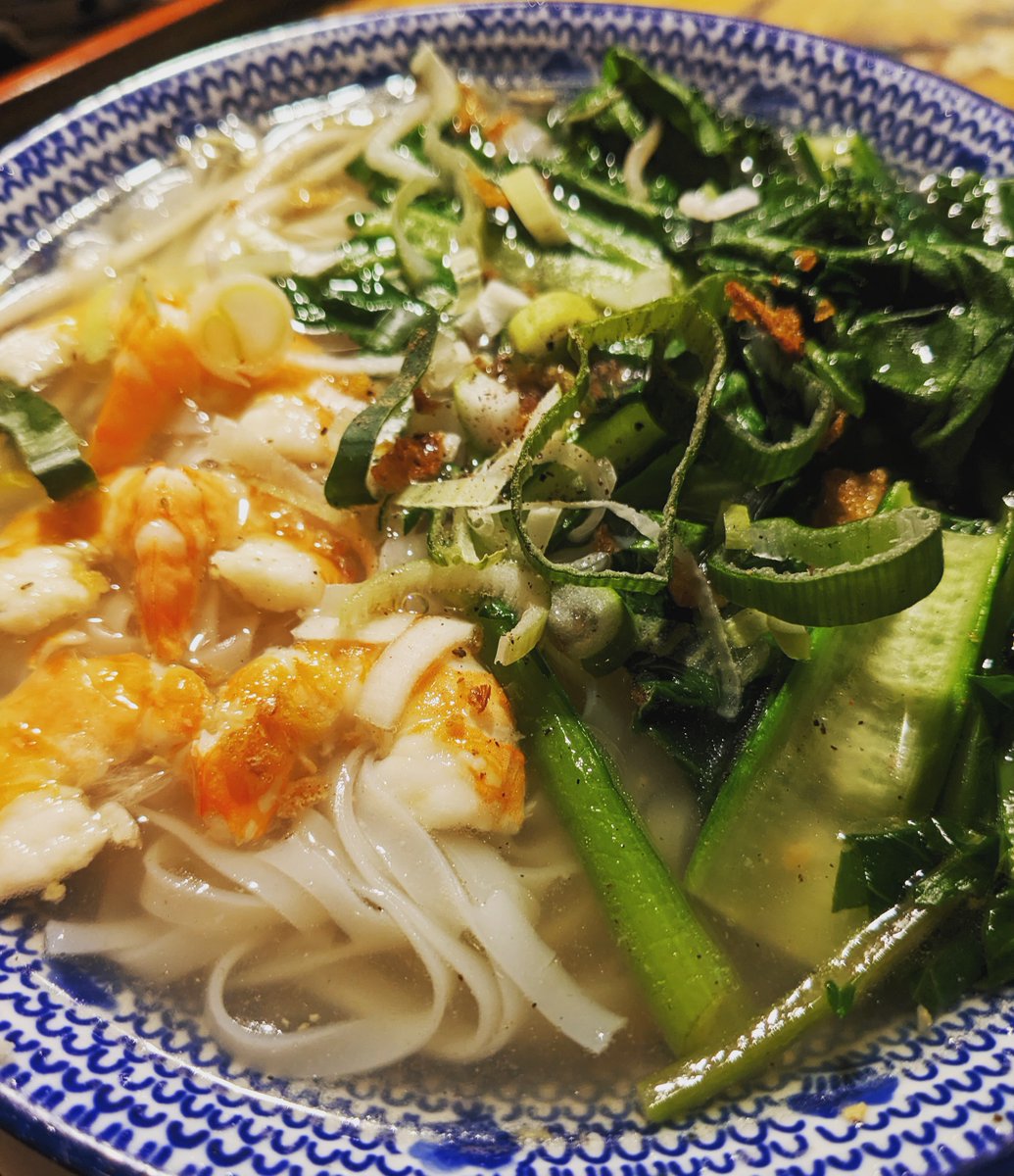 新メニュー
海老フォー🦐
あっさり優しい味付けです。
自社栽培のらぼう菜
狛江産小松菜など
野菜もたくさんヘルシーメニュー💪

お酒を飲んだ後の締めにも🍻