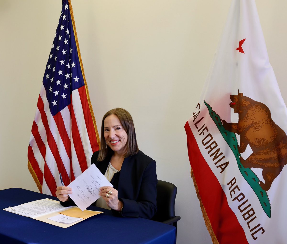 EleniForCA's tweet photo. Honored to sign @AsmMarcBerman #AB269 into law today. This measure preserves important tools in CA’s response to the pandemic & will continue to protect public health as we forward, focusing on preparedness & support for our communities.
Press release: https://t.co/wFgtiWs7R6 https://t.co/Pxw2D7lE2t