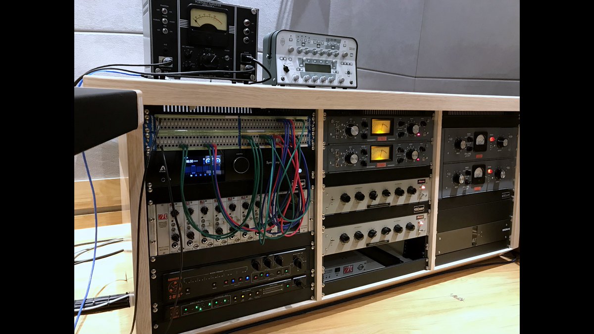 Osc_Audio's tweet photo. EP1 Chapter3
Really glad that they all seated well now.
#retroinstruments #mercuryrecordingequipment #dangerousmusic #apogee #digigrid #switchcraftpatchbay #kemperamps https://t.co/BO2yKOXQEb