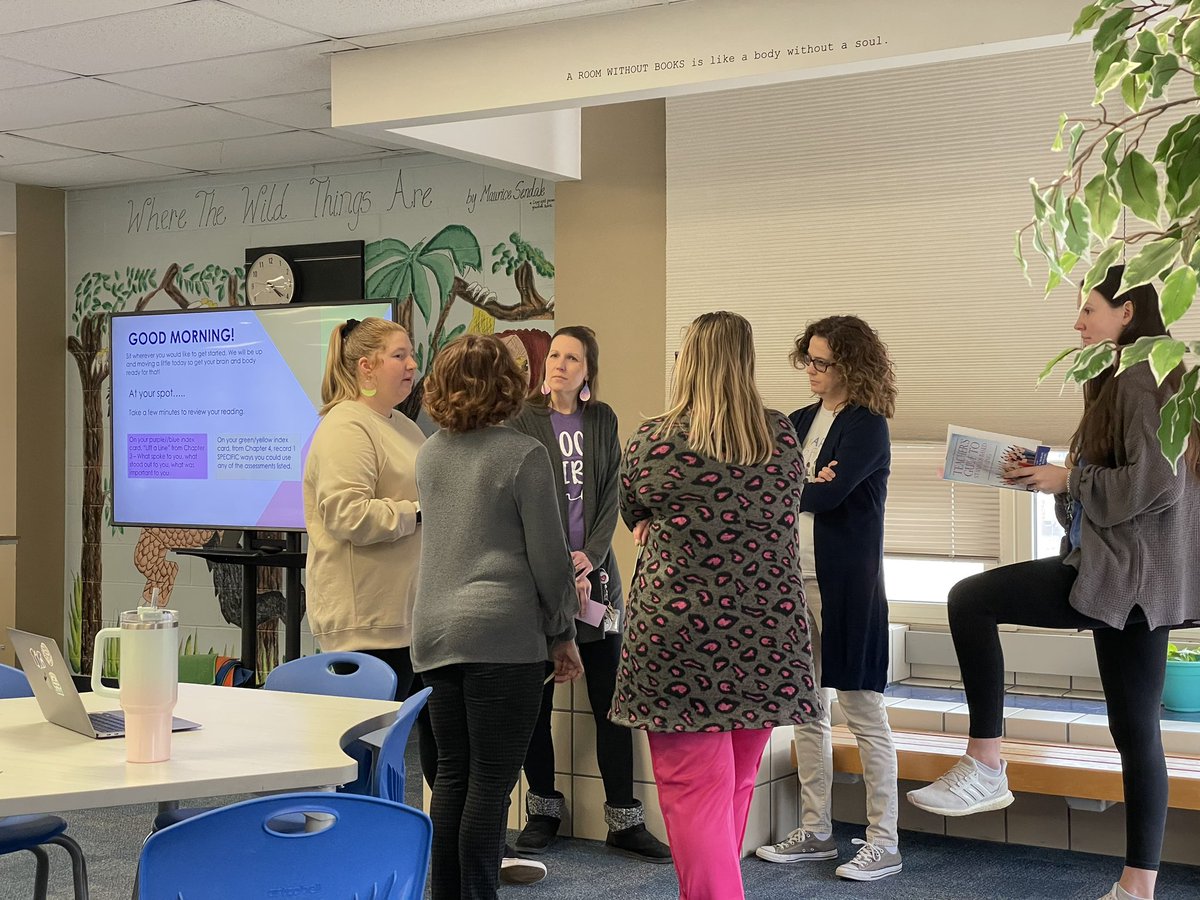 Late post: <a href="/ClardyElemNKC/">Clardy Elementary</a> Teachers kicked off the morning w/our book study on Standards Based Learning. #wildcatproud 📚