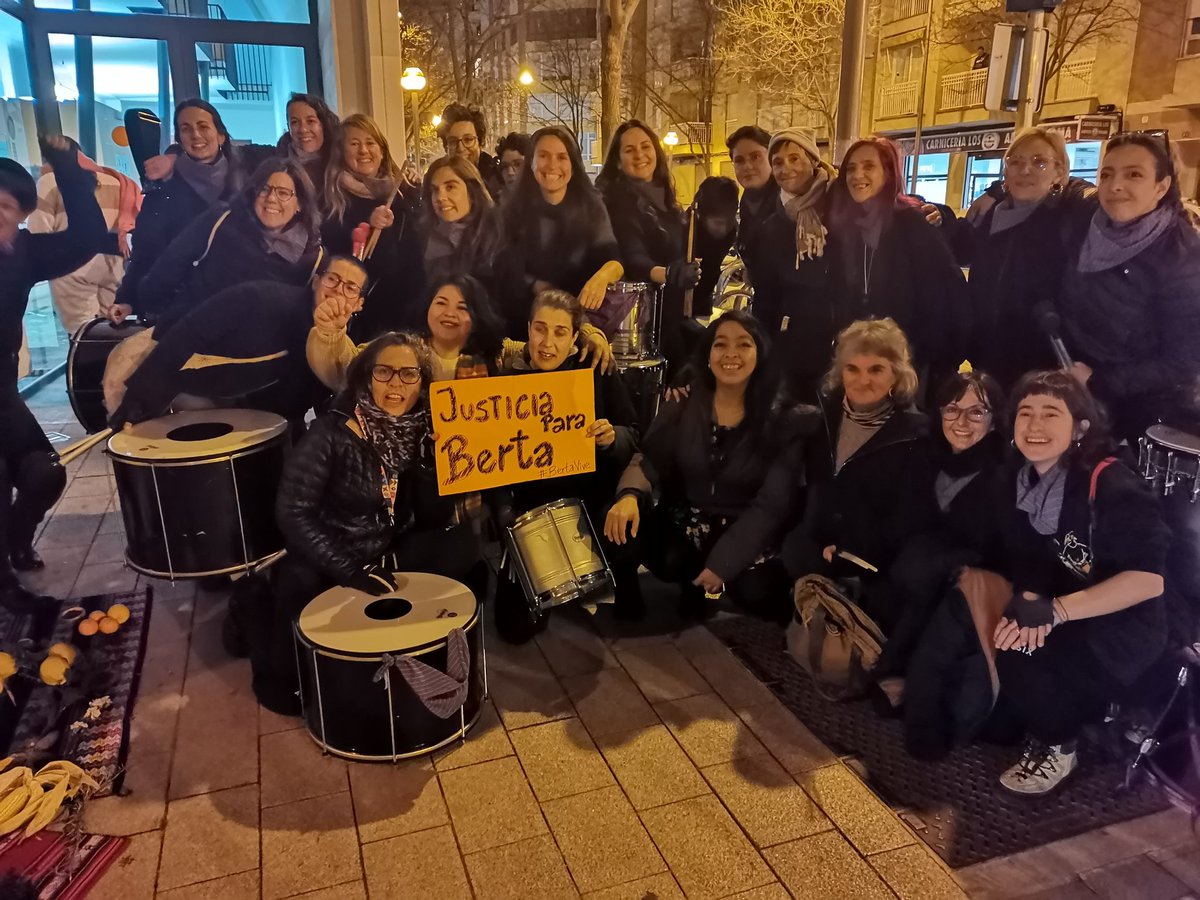 ✊🏾🔥  Todas las voces por todos los rumbos exigimos Justicia para Berta.

La batucada feminista Femsó de Palma, en Mallorca exigen #JusticiaParaBerta.

#BertaVive #DesmantelarLaImpunidad