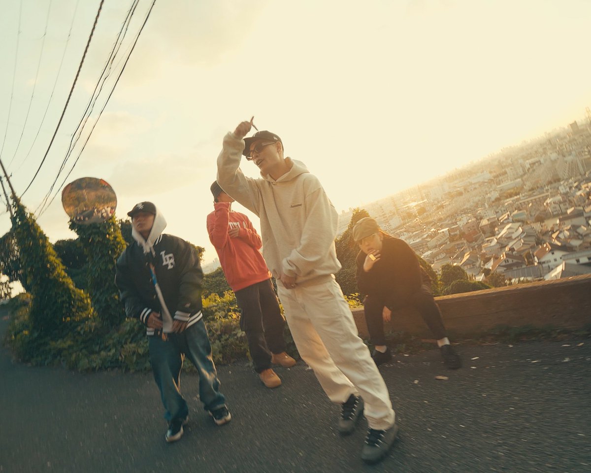 今日20時にNew MV😎