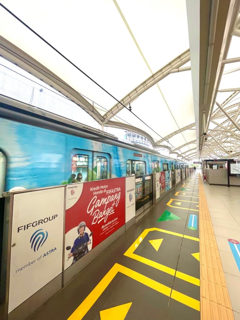 Jakarta MRT. Definitely beats sittin in traffic.