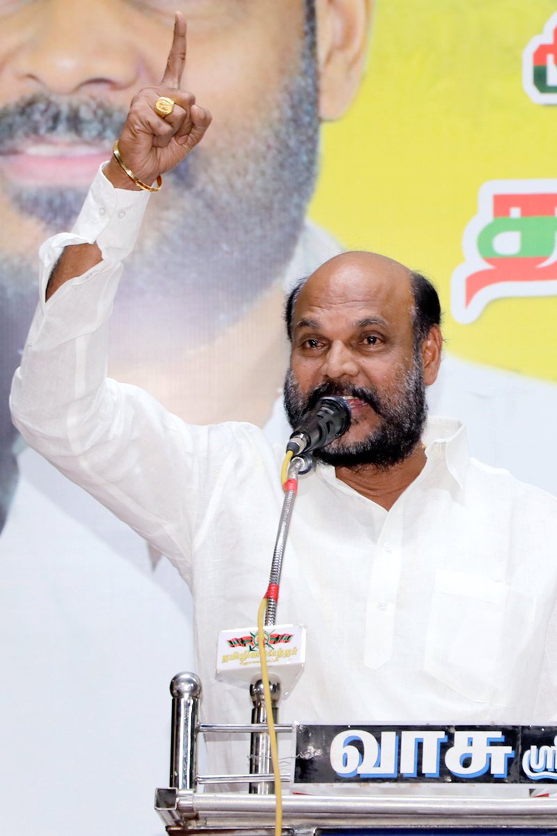 ஈரோடு கிழக்கு இடைத்தேர்தல் வெற்றி; பணநாயகத்தின் வெற்றி ஜனநாயகத்தின் தோல்வி;  பணத்தினை வைத்து மக்களின் வாக்குகளை விலைக்கு வாங்கலாம் என்று நினைப்பவர்கள் மக்கள் வறுமையில் இருப்பதை தானே விரும்புவார்கள்.(1/2)

தலைவர்-பெ.ஜான்பாண்டியன்
<a href="/JohnPandianTMMK/">John Pandian</a> 
#ErodeEastByPolls <a href="/TNelectionsCEO/">TN Elections CEO</a>