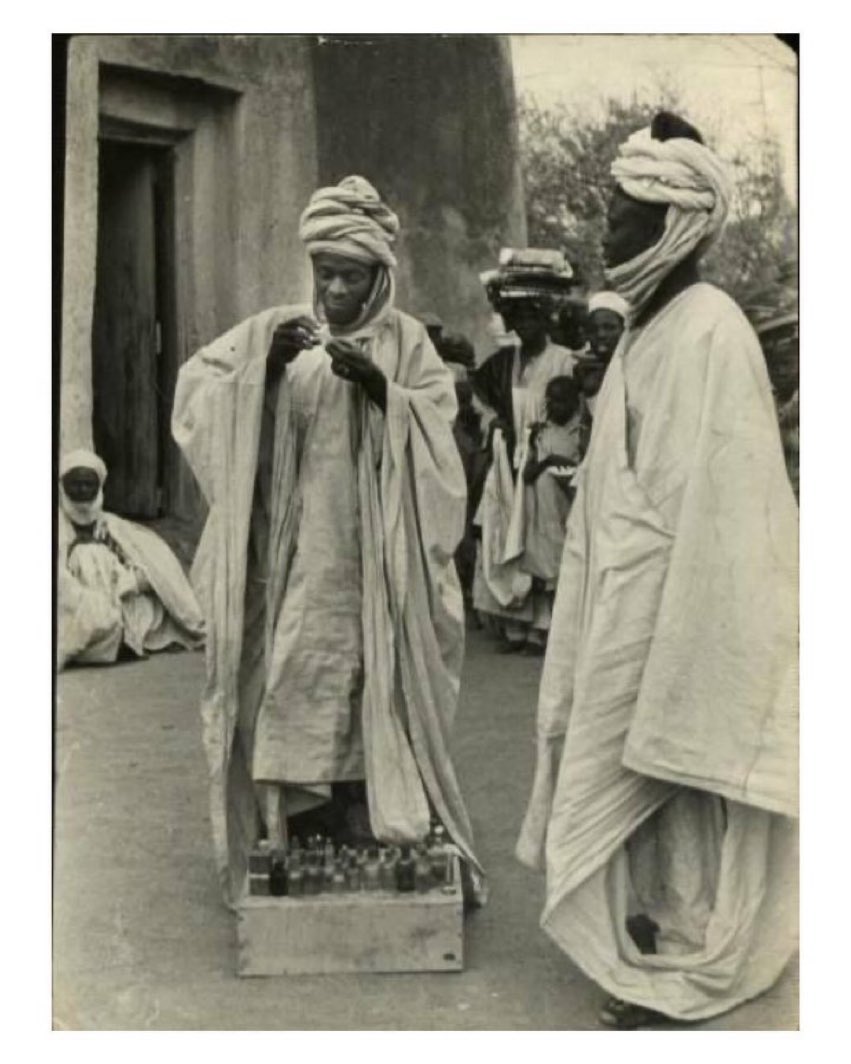 KanoChronicle's tweet photo. A man pictured selling perfume in Kano in the 1920s.

People with maiturare (a Hausa word which translates to ’owner of perfume’ literally) as their surname came from a long line of families that practices the trade of selling perfume.

📷 with year taken from @NigeriaStories https://t.co/NOdzbhL4uM