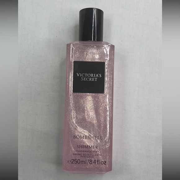julie558232's tweet photo. So good I had to share! Check out all the items I'm loving on @Poshmarkapp #poshmark #fashion #style #shopmycloset #victoriassecret: https://t.co/LeA9DcgBq3 https://t.co/OPUEGjriKU