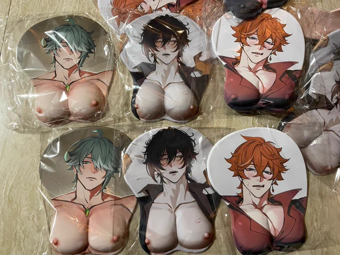 More samples ~Top is bigger breasts, bottom is smaller breasts(Both of Childe's are small breasts, top bas 3d n1ps) 