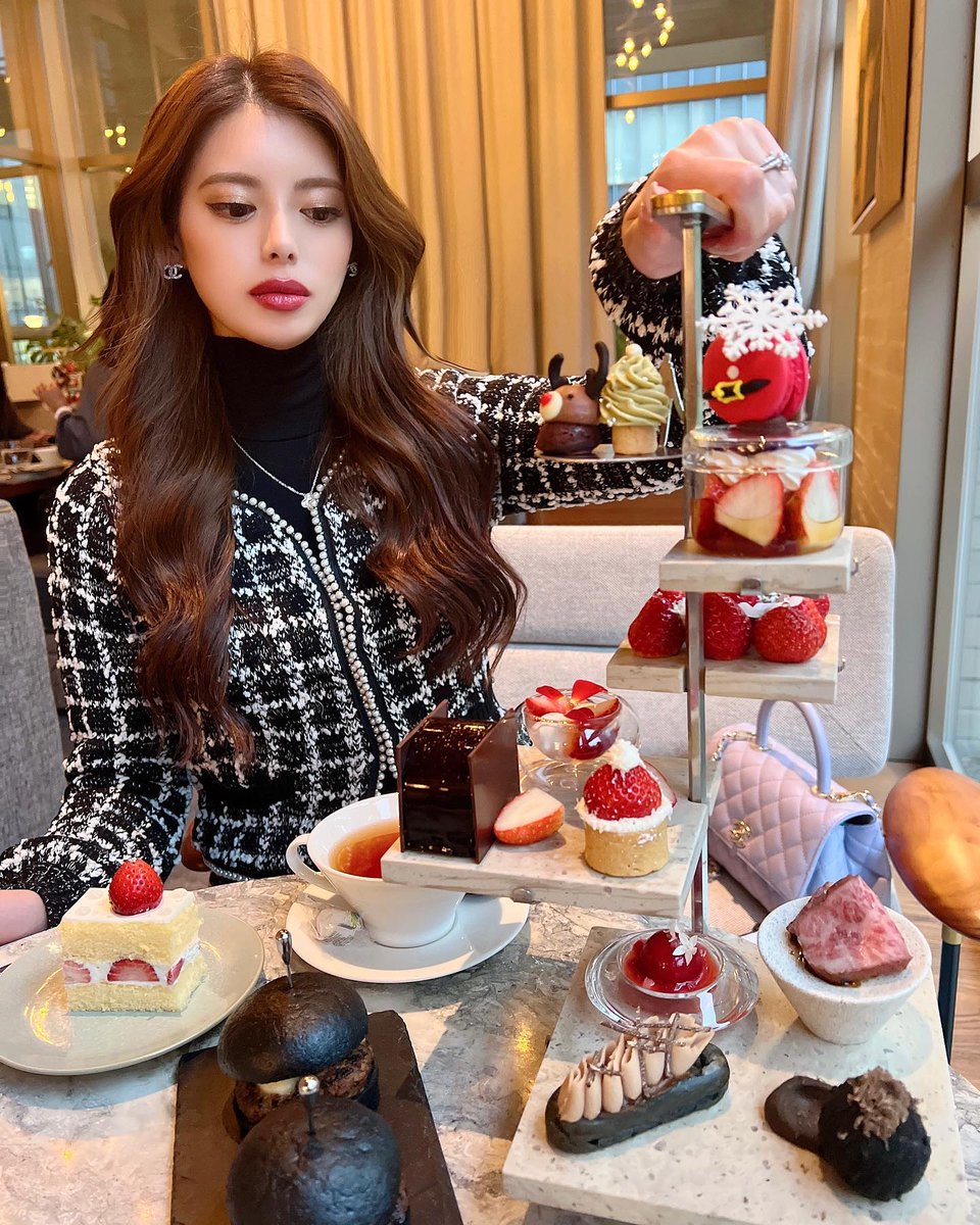 aa312809465's tweet photo. あなたの生活への愛を満たす洗練されたアフタヌーンティー。

#🍓
アフタヌーンティー#いちご#いちごケーキ#デザ���ト#いちごデザート
#🍫 https://t.co/7Zavo4fA1b