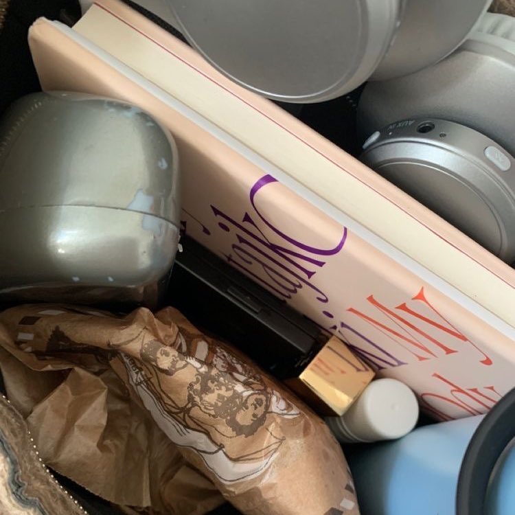 lvnareclps's tweet image. friday