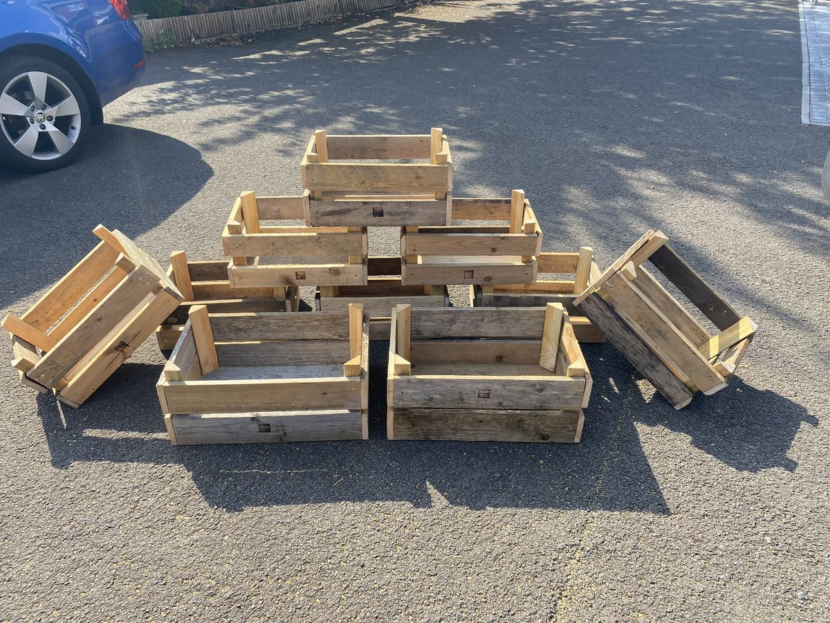 Seeder_Wood's tweet photo. So… last night we had delivery of pallet wood… 😳😳😳 (very grateful!) anyone want to make any orders?? Tomorrow we’ll need to dissect these into bits we can use and store tidily 🤓#palletwood #appleboxes #barry #dinaspowys #sully #penarth https://t.co/PTkvYnUO1j