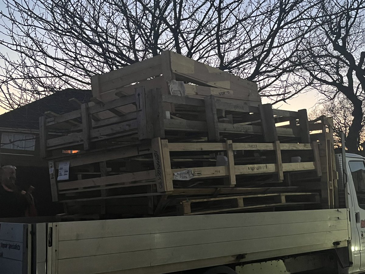 Seeder_Wood's tweet photo. So… last night we had delivery of pallet wood… 😳😳😳 (very grateful!) anyone want to make any orders?? Tomorrow we’ll need to dissect these into bits we can use and store tidily 🤓#palletwood #appleboxes #barry #dinaspowys #sully #penarth https://t.co/PTkvYnUO1j